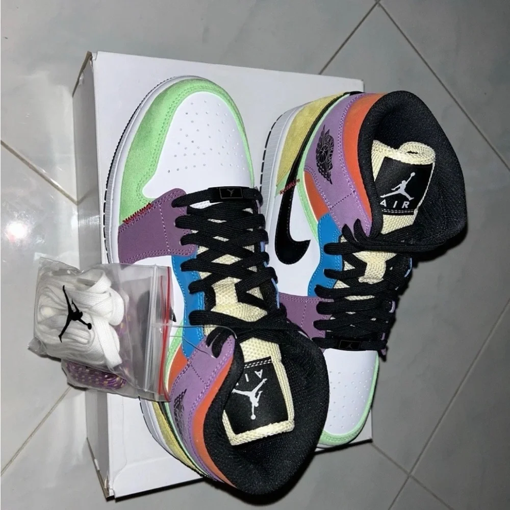 Deadstock Original with OG Box Jordan 1 Mid SE Multi-Color Lightbulb Size 9 - Picture 4 of 8